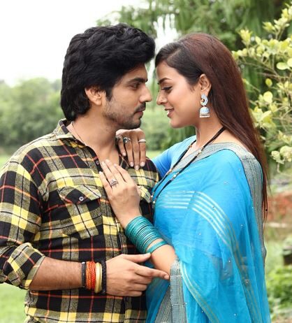 अंशुमान यामिनी सिंह के साथ फ़िल्मी अंदाज में नज़र आये अंशुमान यामिनी सिंह के साथ फ़िल्मी अंदाज में नज़र आये