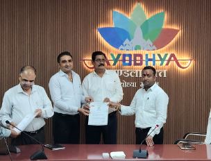 जिलाधिकारी ने भवन स्वामियों प्रमाण पत्र वितरित किया जिलाधिकारी ने भवन स्वामियों प्रमाण पत्र वितरित किया