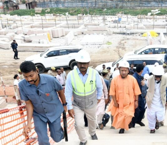 मुख्यमंत्री ने रामलला दरबार में किया दर्शन-पूजन