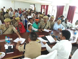 सम्पूर्ण समाधान दिवस सम्पूर्ण समाधान दिवस में डीएम एवं एसपी ने सुनी शिकायतें