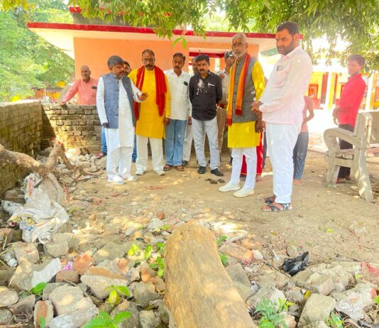 फटी पाइप लाइन पर भड़के विधायक