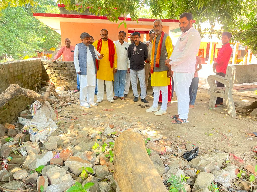 Photo of फटी पाइप लाइन पर भड़के विधायक