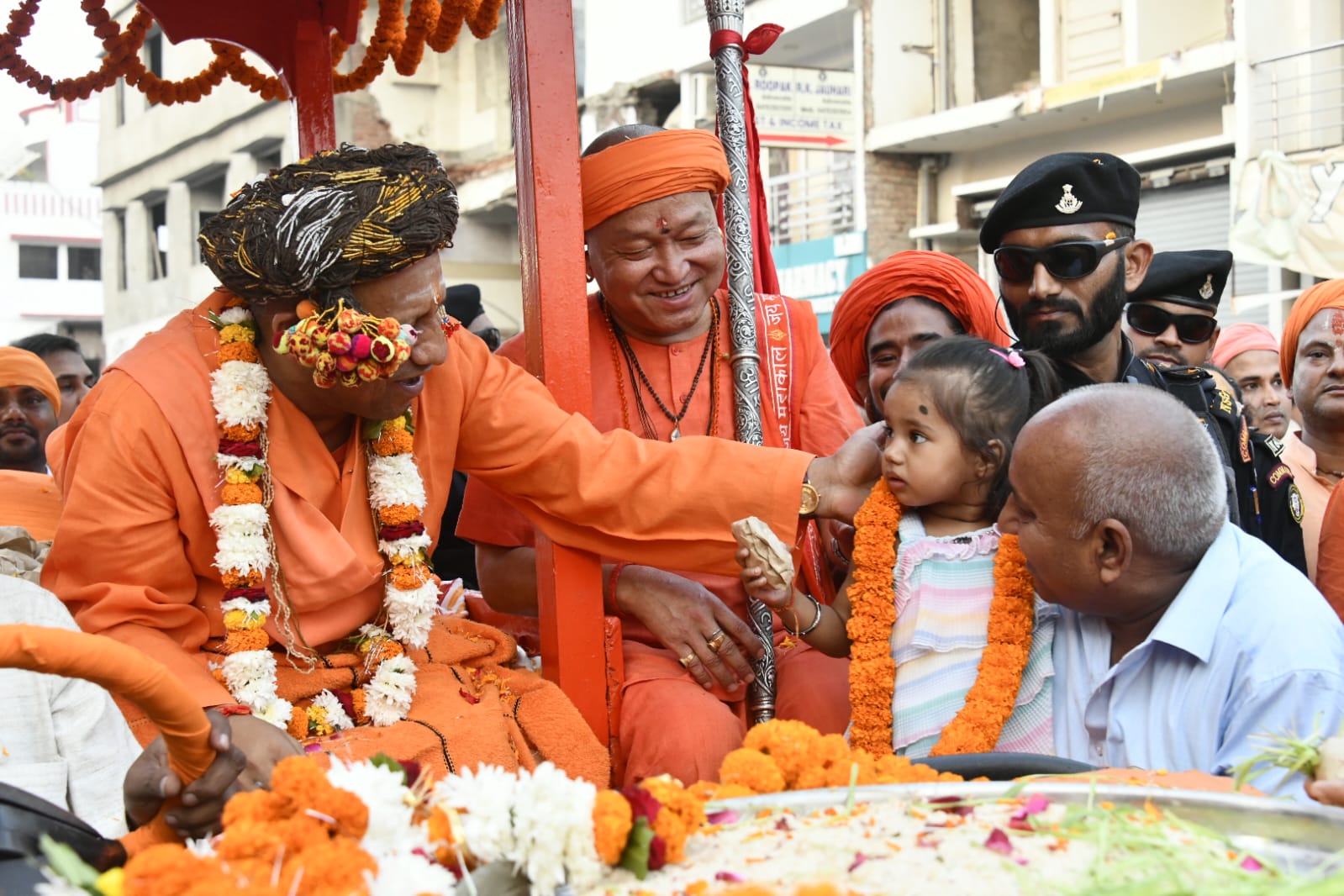 Photo of अल्पसंख्यक समाज के लोगों ने किया शोभायात्रा का भावपूर्ण स्वागत