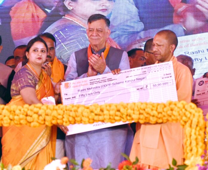 आधी आबादी के सशक्तिकरण के बिना सशक्त नहीं सकता समाज-योगी आधी आबादी के सशक्तिकरण के बिना सशक्त नहीं सकता समाज-योगी