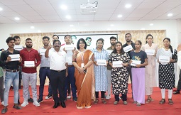 टैबलेट पाकर खिल उठे छात्र-छात्राओं के चेहरे टैबलेट पाकर खिल उठे छात्र-छात्राओं के चेहरे