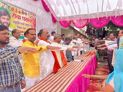 विधायक ने छात्रों संग प्रभात फेरी निकाल स्वच्छता अभियान चलाया