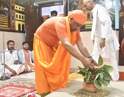 शक्तिपीठ में योगी ने की कलश स्थापना