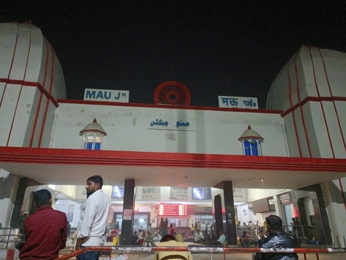 Photo of अब मऊ से मुंबई दूर नहीं-ए.के. शर्मा