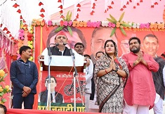 कांग्रेस बहुत चालू पार्टी है-अखिलेश यादव