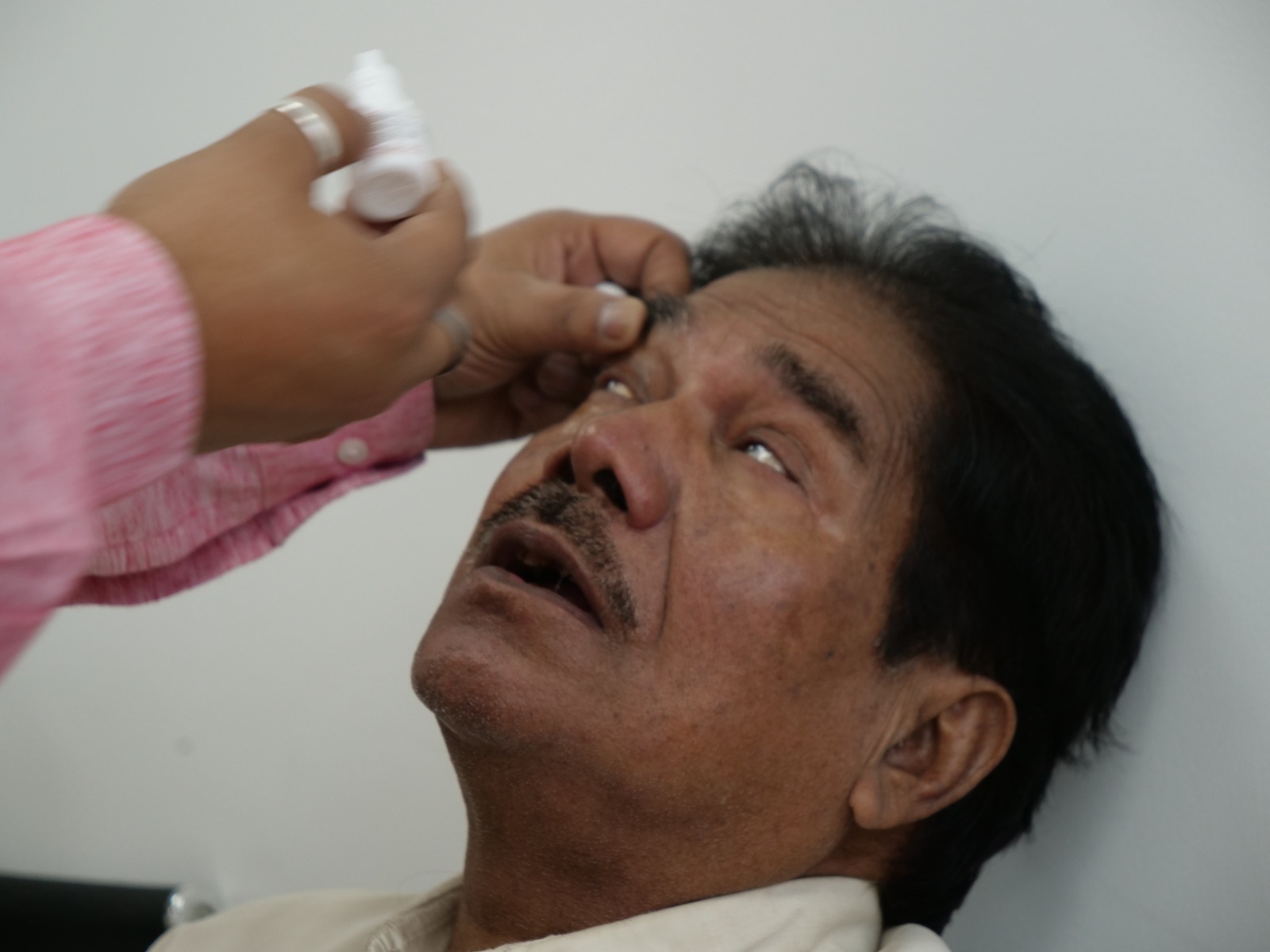 Photo of एक दिन में मोतिया बिंद के एक सौ मुफत आप्रेशन