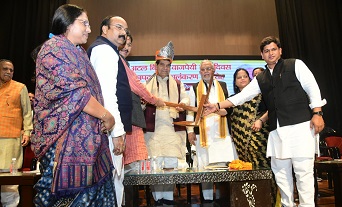 अटल जी के सपने साकार कर रहे मोदी अटल जी के सपने साकार कर रहे मोदी