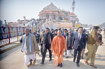 अयोध्या पहुंचे योगी रामलला और हनुमानगढ़ी के किये दर्शन