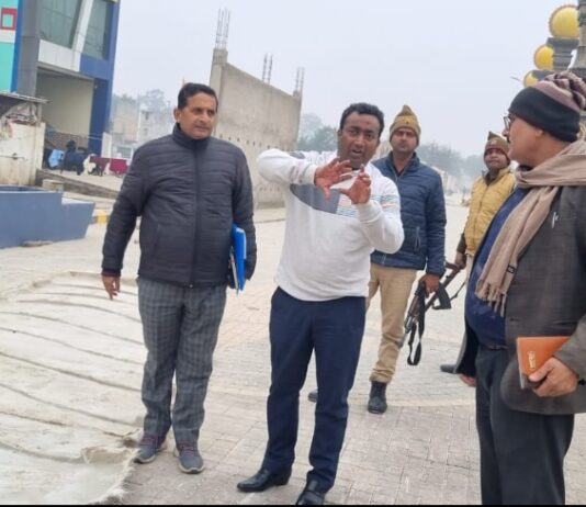 जिलाधिकारी ने धर्म पथ का किया निरीक्षण