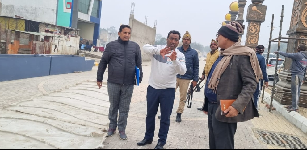 Photo of जिलाधिकारी ने धर्म पथ का किया निरीक्षण