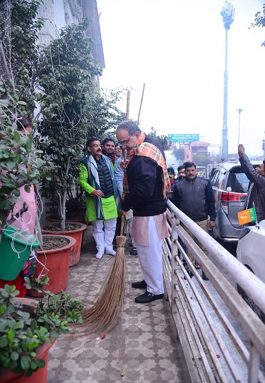 कोनेश्वर मन्दिर में भाजपा ने सफाई