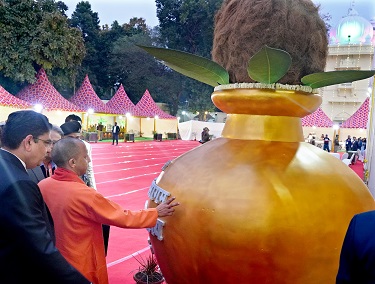 युवाओं शिक्षित ही नहीं ज्ञानवान भी बनाना-योगी