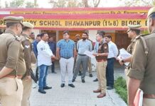 DM/SP ने मतदान केन्द्रों का किया निरीक्षण DM/SP ने मतदान केन्द्रों का किया निरीक्षण