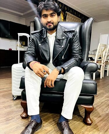 कोरस में नाचने वाला सुपरस्टार को दे रहा टक्कर कोरस में नाचने वाला सुपरस्टार को दे रहा टक्कर