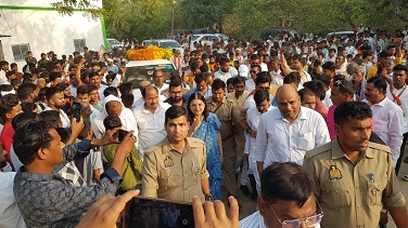 गांधी की जनसभा में उमड़ा जन सैलाब गांधी की जनसभा में उमड़ा जन सैलाब