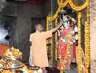 देवीपाटन शक्तिपीठ में योगी ने की आराधना