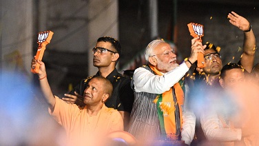 मन मस्तिष्क पर छा गई मोदी-योगी की जोड़ी