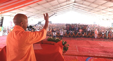 विपक्ष पर बिफरे योगी