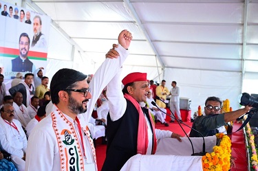 संविधान बदलने वालों को जनता बदलेगी-अखिलेश यादव संविधान बदलने वालों को जनता बदलेगी-अखिलेश यादव