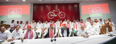 अखिलेश यादव से मिले अवधेश प्रसाद