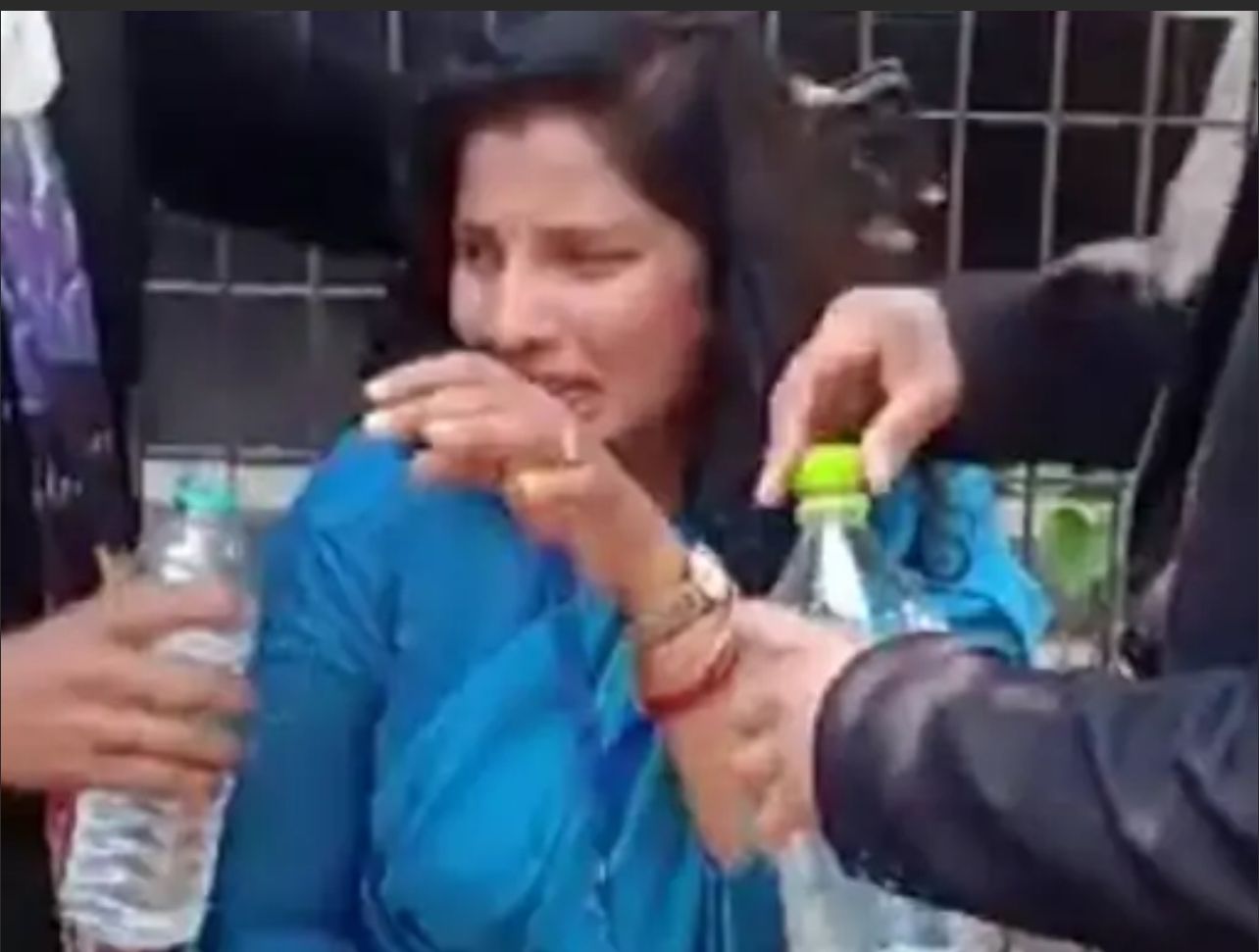Photo of गुड्डू पंडित की पत्नी पर जानलेवा हमला