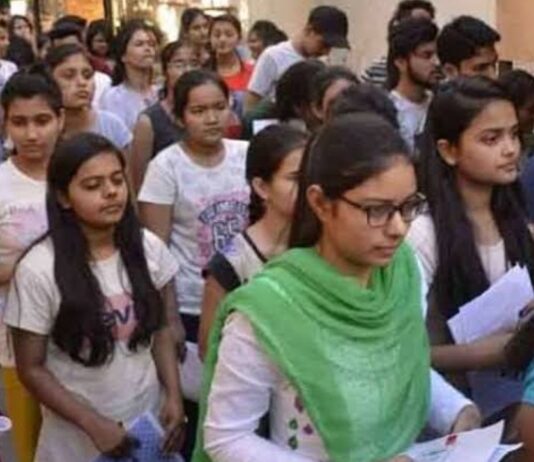 परीक्षा में सुरक्षा की कमजोर कड़ियां