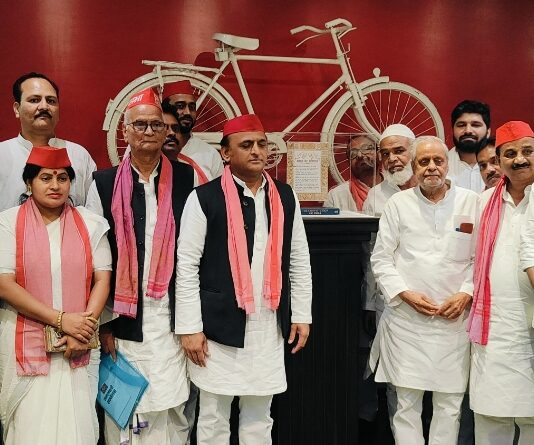 सपा के नाम में संविधान का समाजवाद