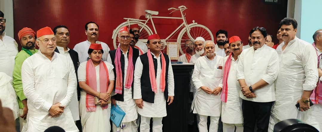 Photo of सपा के नाम में संविधान का समाजवाद