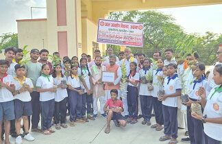 रुदौली में विधायक व नगर अध्यक्ष ने किया वृक्षारोपण रुदौली में विधायक व नगर अध्यक्ष ने किया वृक्षारोपण