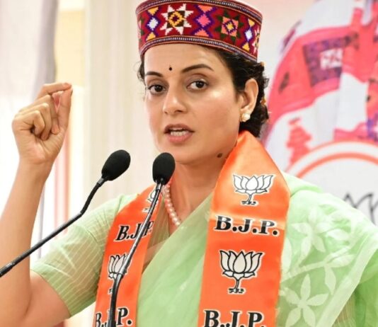 राजनीति में सच जानते हुए भी चुप रहना पड़ता है