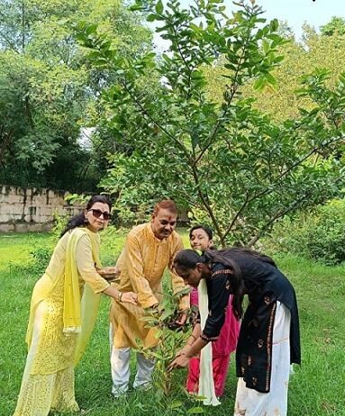 रक्षाबंधन पर रक्षारोपण का ले संकल्प रक्षाबंधन पर रक्षारोपण का ले संकल्प