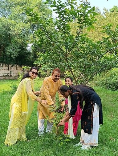 रक्षाबंधन पर रक्षारोपण का ले संकल्प रक्षाबंधन पर रक्षारोपण का ले संकल्प