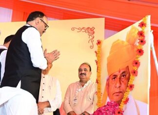 हमारे दिलों में बसते हैं बाबूजी-ब्रजेश पाठक हमारे दिलों में बसते हैं बाबूजी-ब्रजेश पाठक