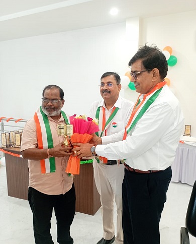 प्रगति के लिए टीम वर्क जरूरी-डा.संजीव अवस्थी प्रगति के लिए टीम वर्क जरूरी-डा.संजीव अवस्थी