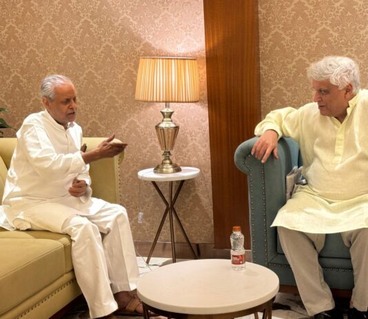 अखिलेश यादव पर जावेद अख्तर का भरोसा