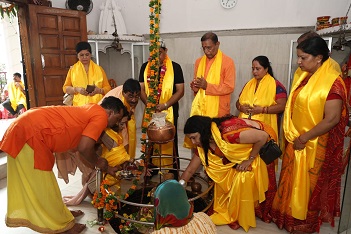 आशियाना परिवार की धार्मिक स्थल यात्रा में भगवान श्रीराम के दर्शन आशियाना परिवार की धार्मिक स्थल यात्रा में भगवान श्रीराम के दर्शन