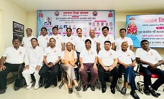 गरीब बच्चों को शिक्षा देगा अग्रवाल शिक्षण संस्थान-सुरेश अग्रवाल गरीब बच्चों को शिक्षा देगा अग्रवाल शिक्षण संस्थान-सुरेश अग्रवाल