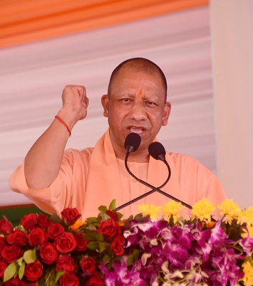 जगमगा रहा है उत्तर प्रदेश-योगी जगमगा रहा है उत्तर प्रदेश-योगी