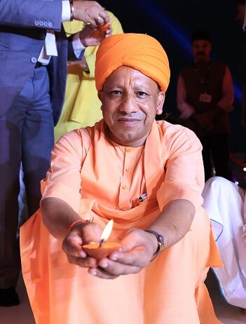 मुख्यमंत्री ने जलाए श्रद्धा के दीप मुख्यमंत्री ने जलाए श्रद्धा के दीप