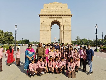 शिक्षक संभाल रहे हैं सुरक्षा का दायित्व