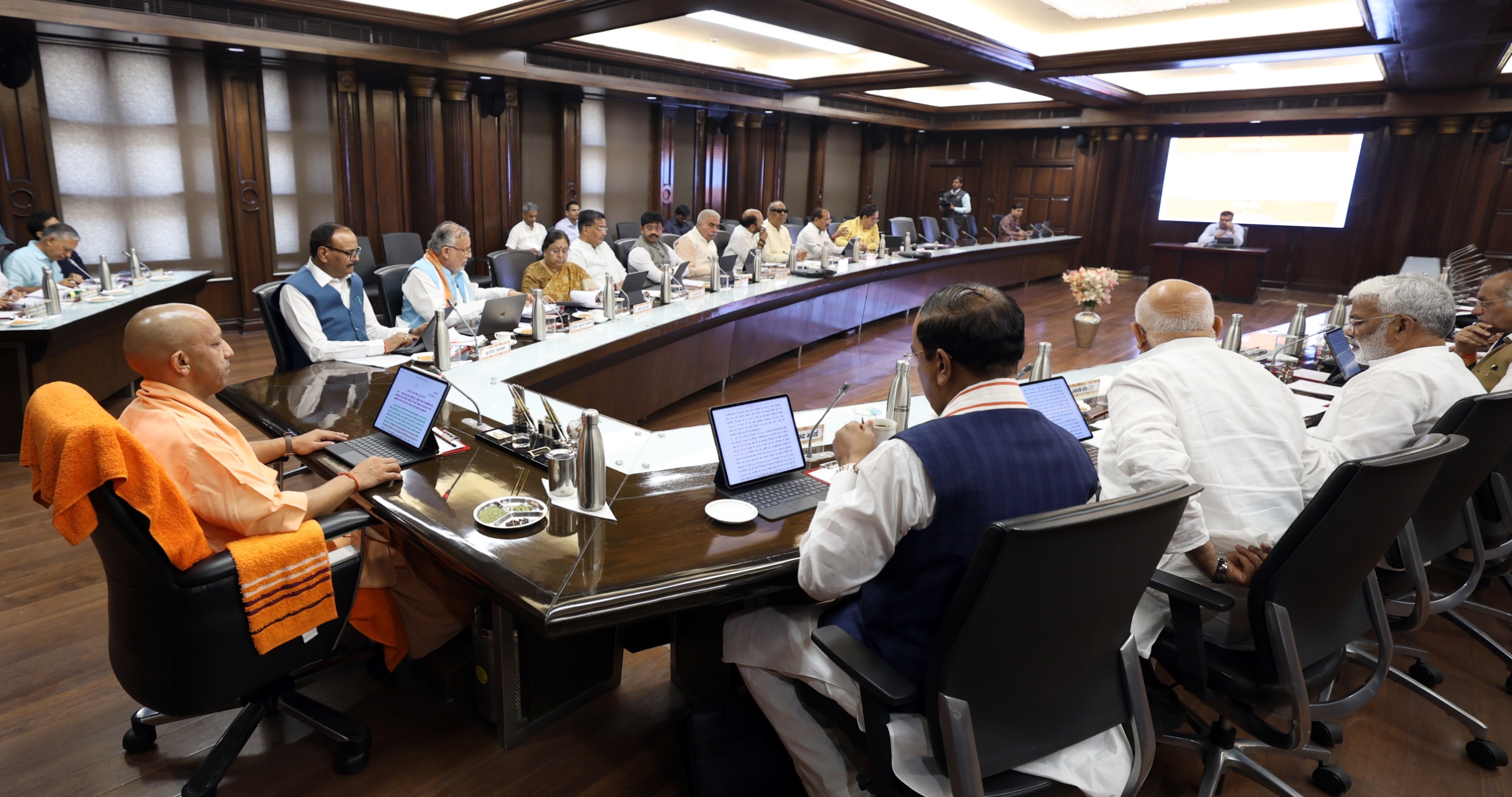 Photo of डीजीपी चयन के लिए आत्म निर्भर हुई यूपी सरकार