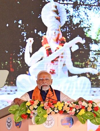 भारत पवित्र स्थलों और तीर्थों का देश भारत पवित्र स्थलों और तीर्थों का देश