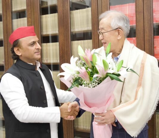 दक्षिण कोरिया के पूर्व राजूदत ने अखिलेश से की मुलाकात