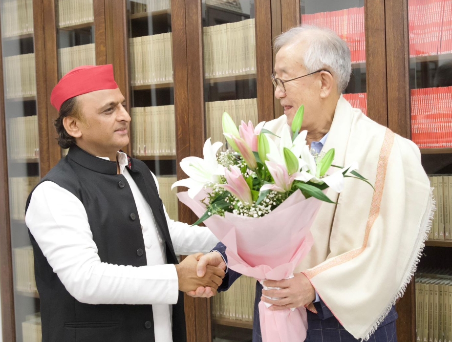 Photo of दक्षिण कोरिया के पूर्व राजूदत ने अखिलेश से की मुलाकात