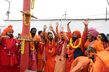 महाकुम्भ में बिखरी सनातन की छटा महाकुम्भ में बिखरी सनातन की छटा