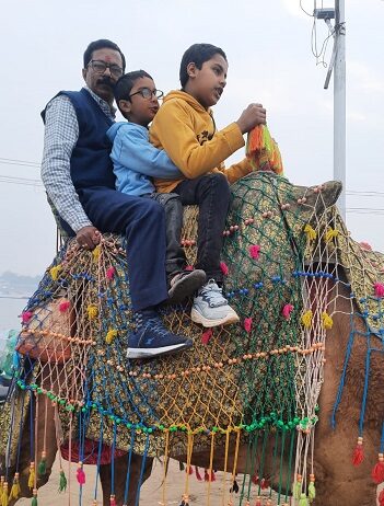 महाकुम्भ से पहले संगम क्षेत्र में उमड़ रहे श्रद्धालु महाकुम्भ से पहले संगम क्षेत्र में उमड़ रहे श्रद्धालु